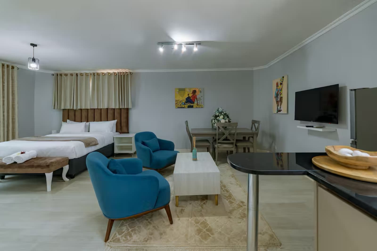 Studio One — king bed, lounge chairs and kitchenette