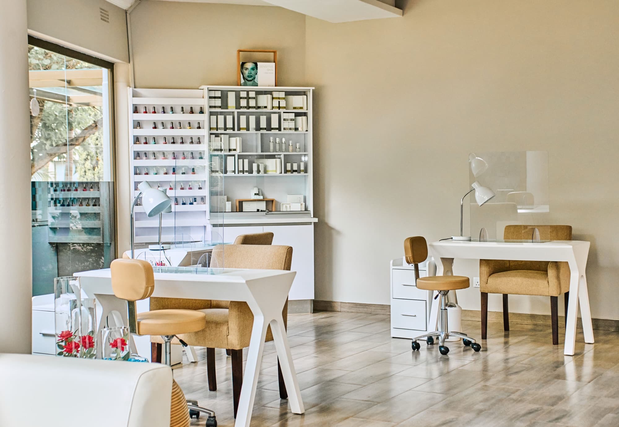 The manicure and skincare area at MaMoyo Twangale, with garden light