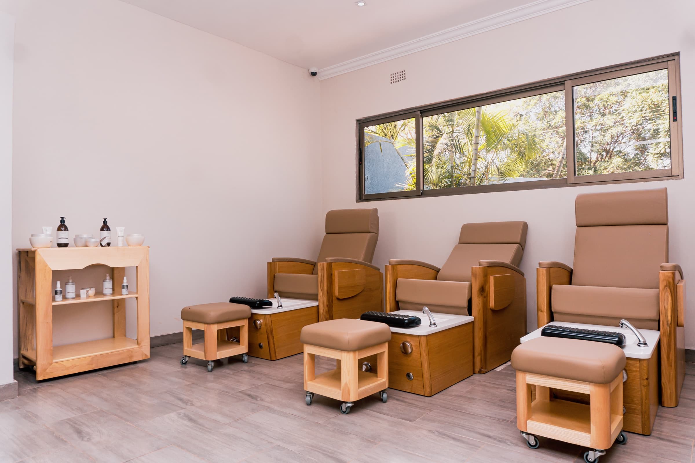The pedicure suite at MaMoyo